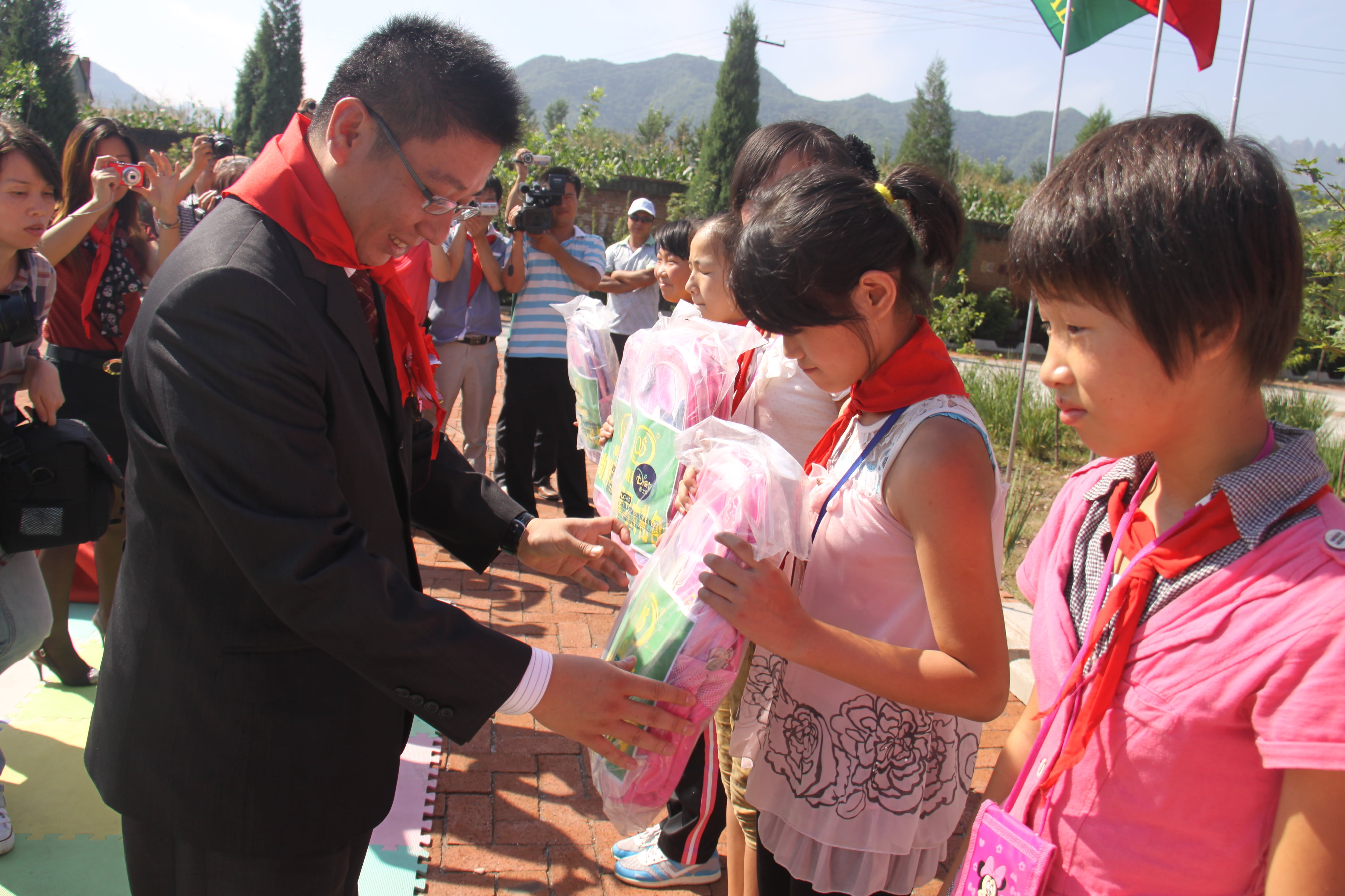 第17所 承德市乌龙矶星空网页版登录入口牛艳玲小学 第17所 承德市乌龙矶星空网页版登录入口牛艳玲小学